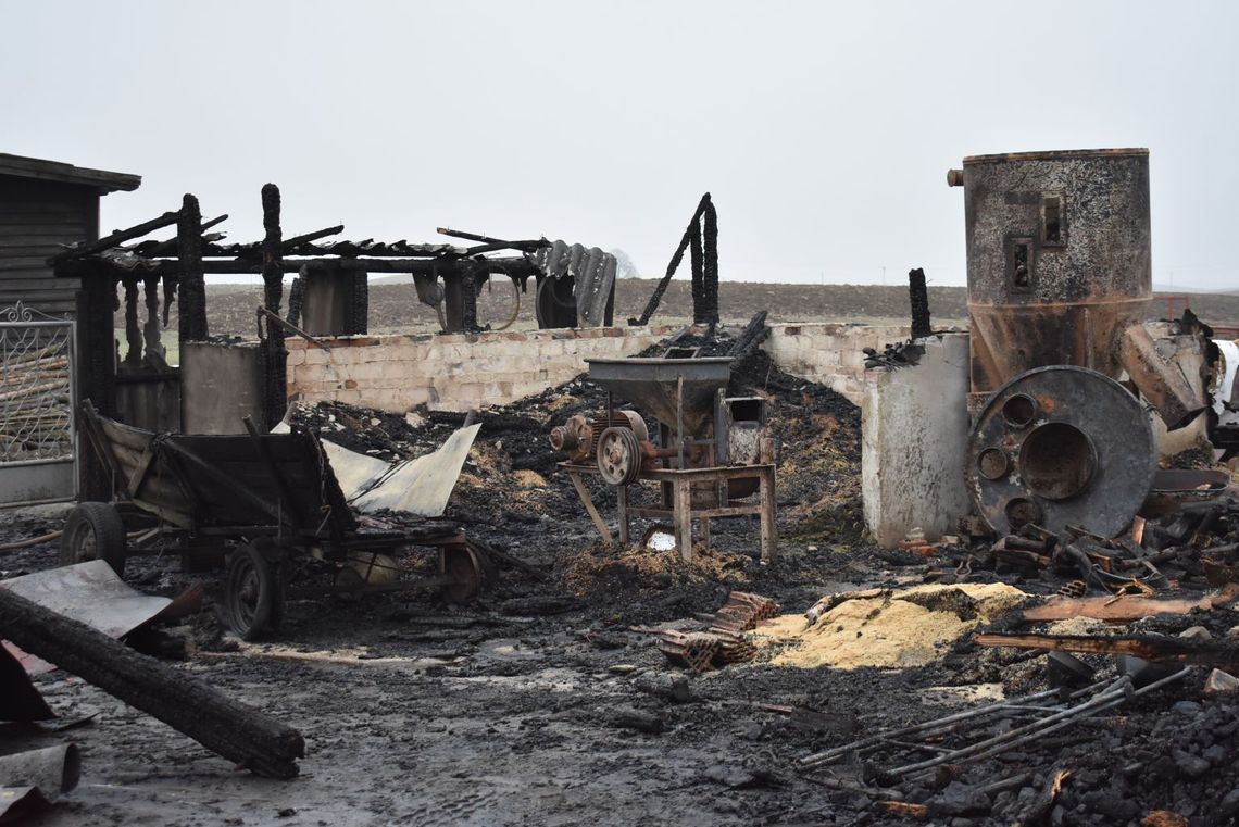 W kilka godzin stracili dużą część gospodarstwa i zapasy dla zwierząt. Gmina apeluje o pomoc! W kilka godzin stracili dużą część gospodarstwa i zapasy dla zwierząt. Gmina apeluje o pomoc!