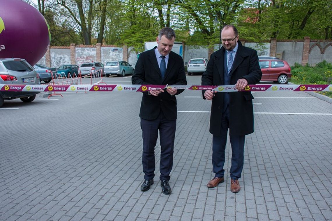 W Pelplinie uruchomili inteligentny parking! W Pelplinie uruchomili inteligentny parking!