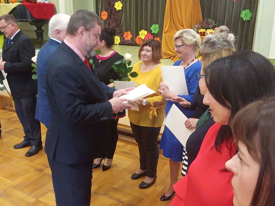 W „piątce” rozdano nagrody prezydenta 15. nauczycielom tczewskich szkół