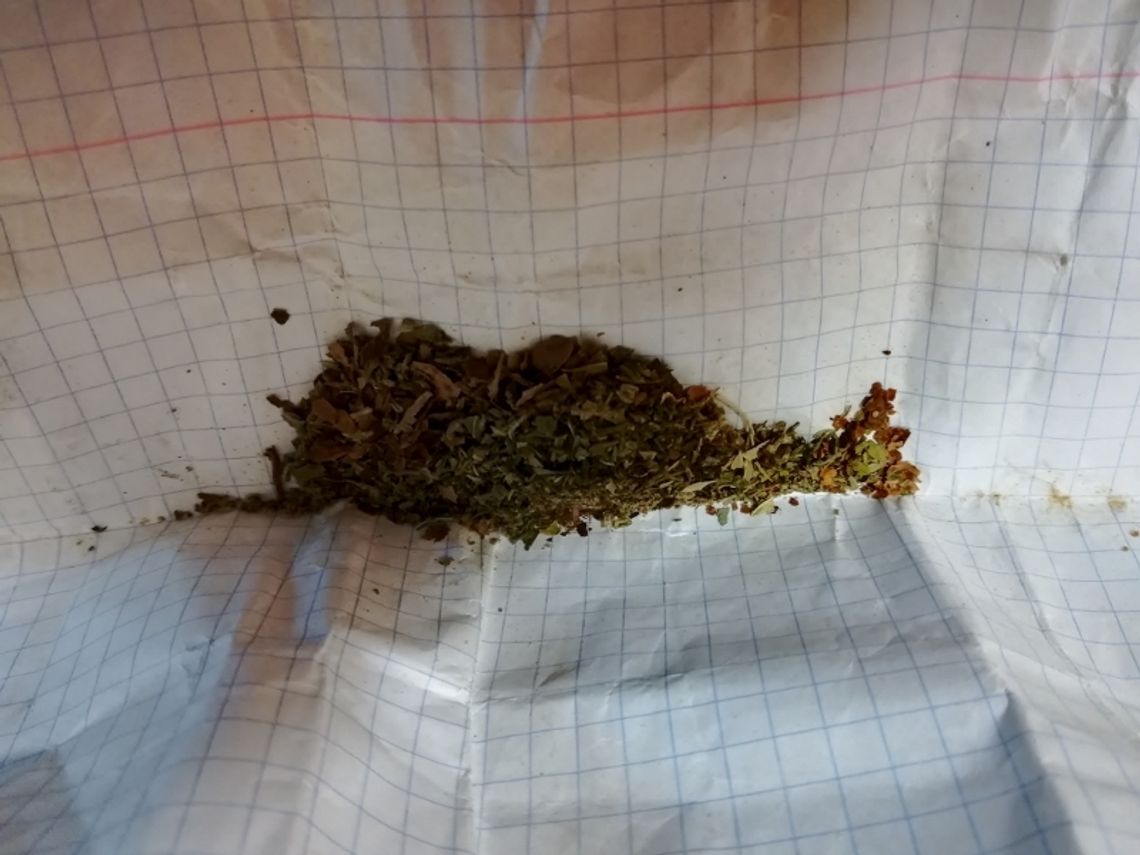 W południe 23-latek szedł ul. Wojska Polskiego w Tczewie. Podjechali do niego "kryminalni"... W południe 23-latek szedł ul. Wojska Polskiego w Tczewie. Podjechali do niego "kryminalni"...