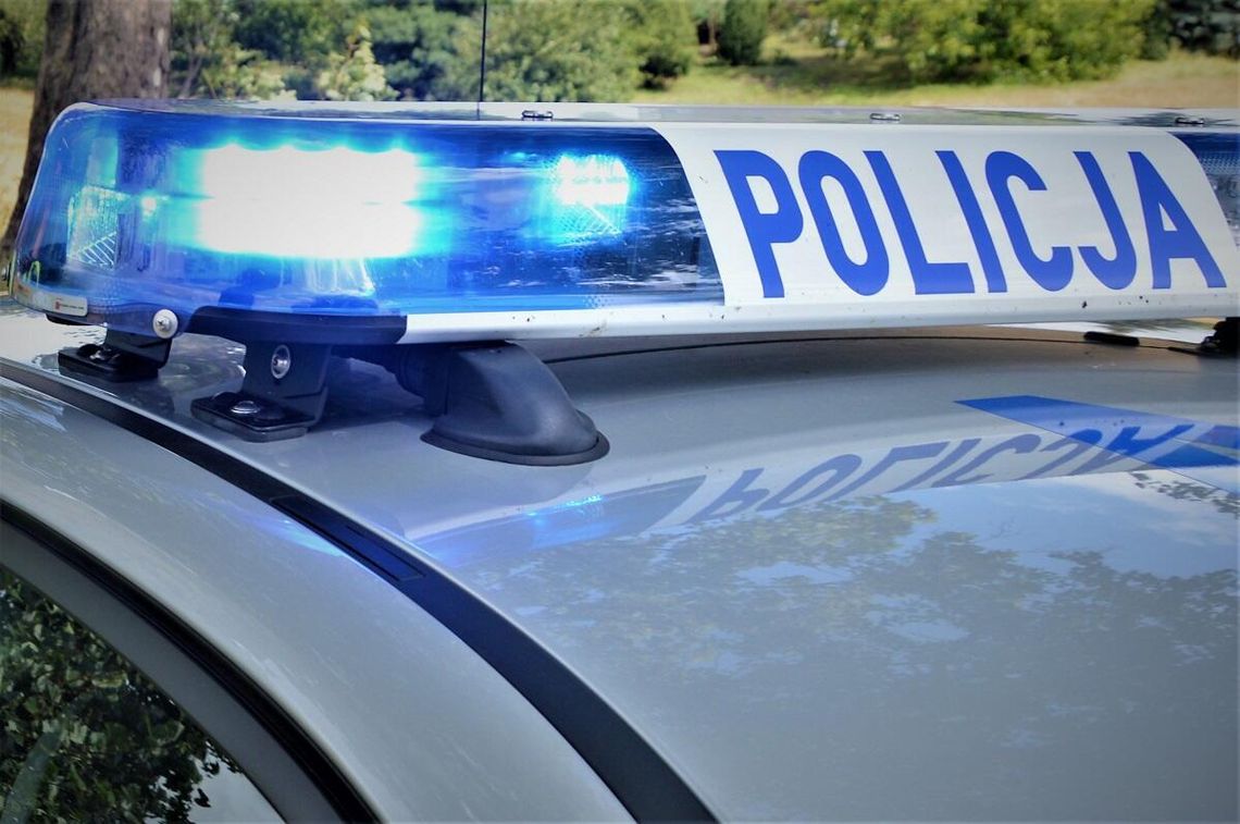 Wakacyjna podróż zakończyła się w szpitalu. Policja przypomina o kluczowej zasadzie