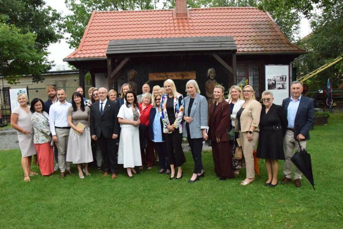 Walka z wykluczeniem komunikacyjnym, domowymi więzieniami na piętrze. Odciążą bliskich seniorów Walka z wykluczeniem komunikacyjnym, domowymi więzieniami na piętrze. Odciążą bliskich seniorów