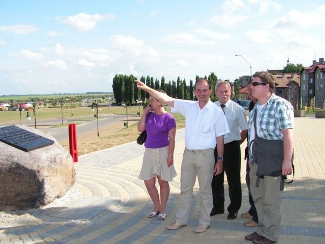 Ważna godna oprawa - miejsca uroczystości religijno-państwowych Ważna godna oprawa - miejsca uroczystości religijno-państwowych