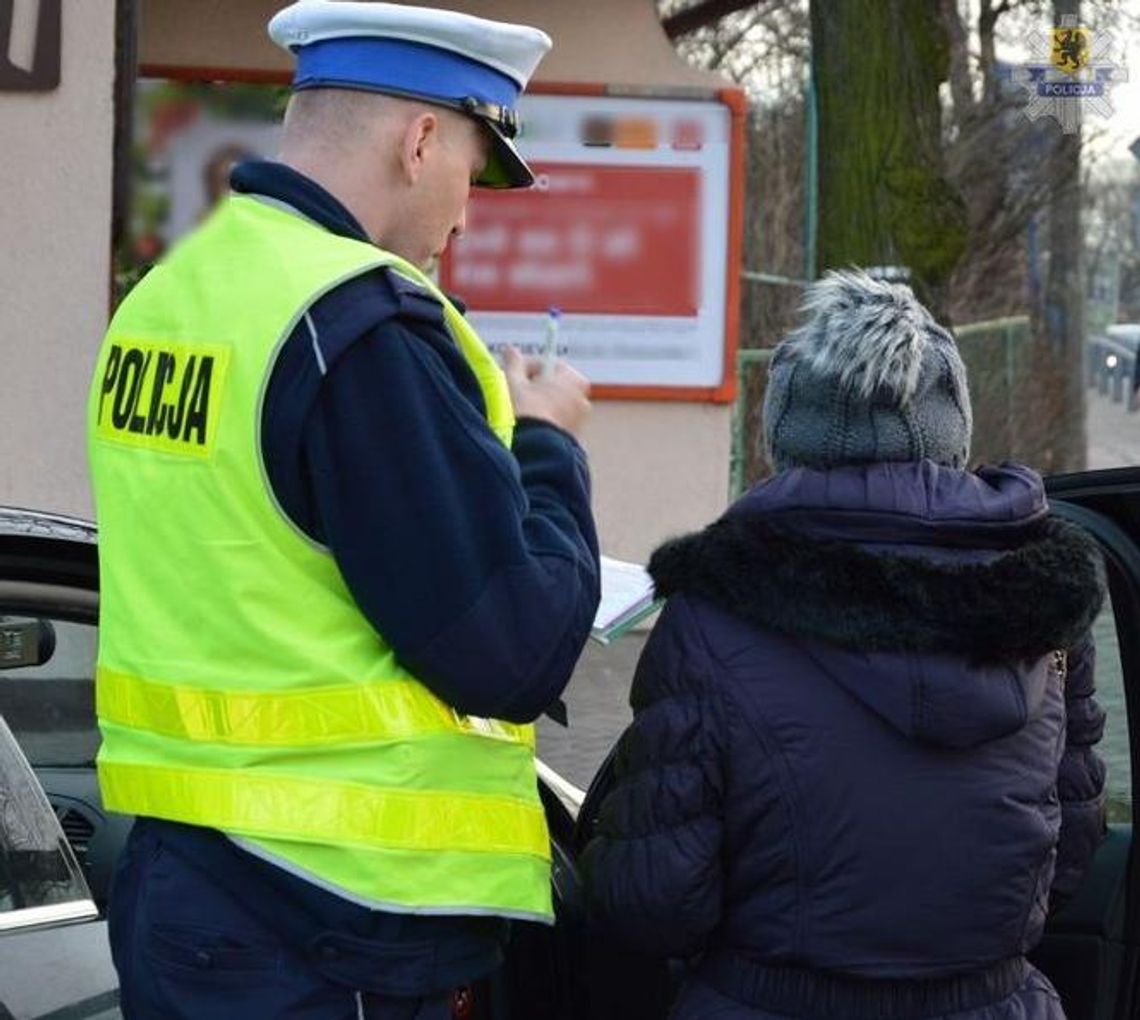 Wczoraj mundurowi ukarali mandatami 29 pieszych oraz 14 kierowców Wczoraj mundurowi ukarali mandatami 29 pieszych oraz 14 kierowców