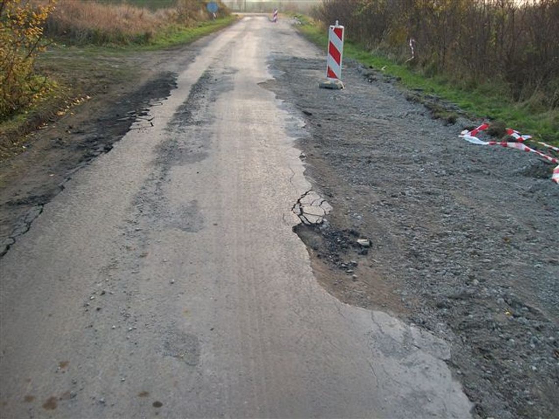 We wsi wody jak na lekarstwo, do pracy nie ma jak dojechać... We wsi wody jak na lekarstwo, do pracy nie ma jak dojechać...