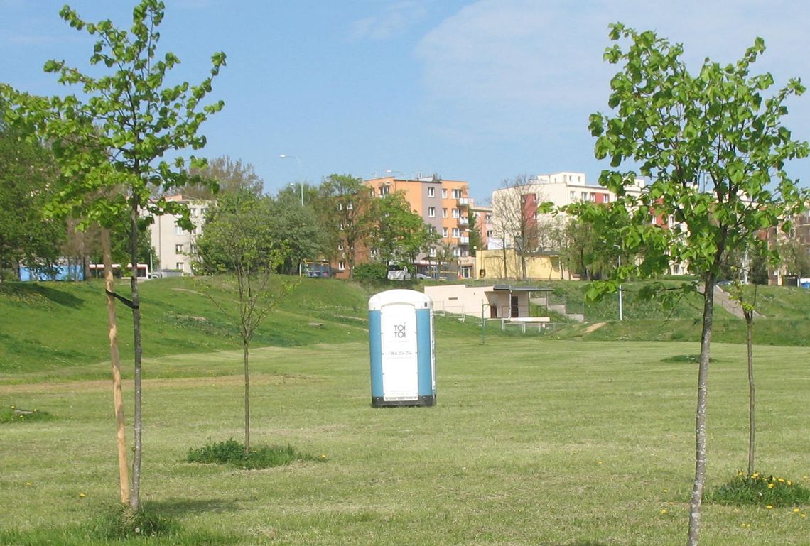 „Wędrująca” toaleta na niecce czyżykowskiej…