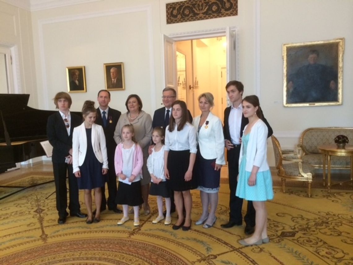 Wielodzietna rodzina wyróżniona Złotym Krzyżem Zasług Wielodzietna rodzina wyróżniona Złotym Krzyżem Zasług