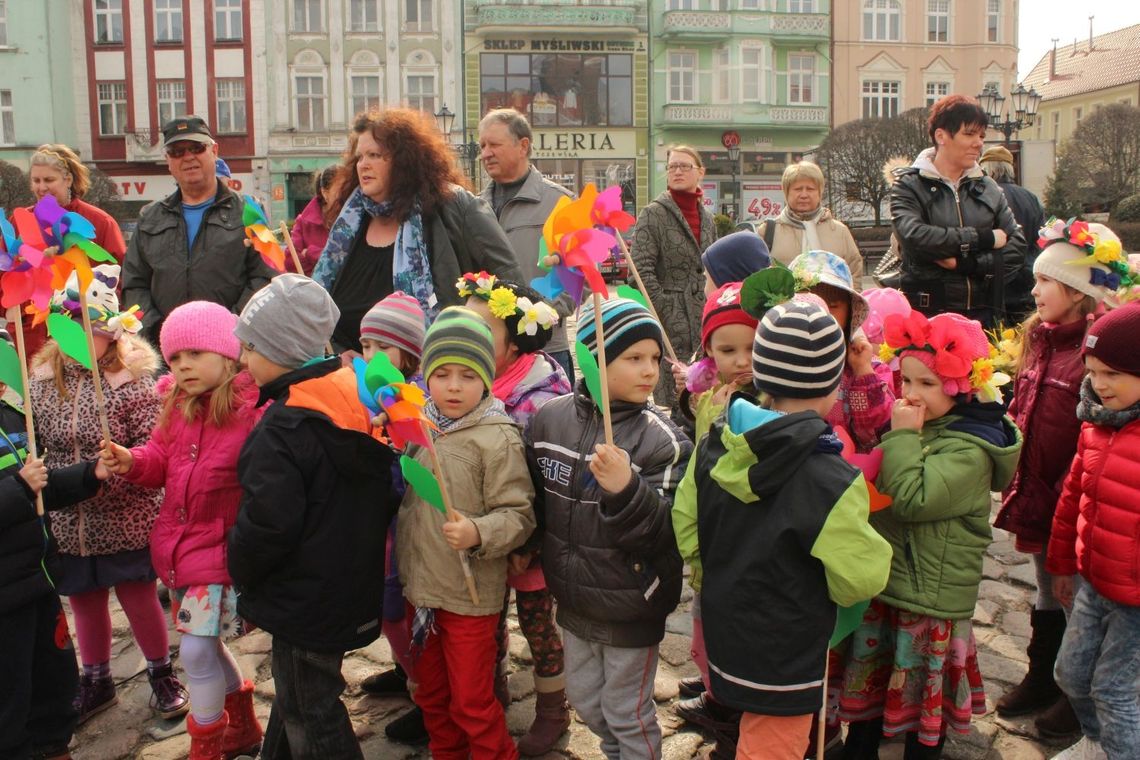 Wiosna oficjalnie przywitana! Uroczystości na pl. Hallera Wiosna oficjalnie przywitana! Uroczystości na pl. Hallera