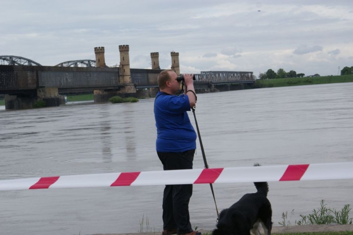 Wisła przybiera po centymetrze, stan ostrzegawczy w środkowym biegu Wisła przybiera po centymetrze, stan ostrzegawczy w środkowym biegu