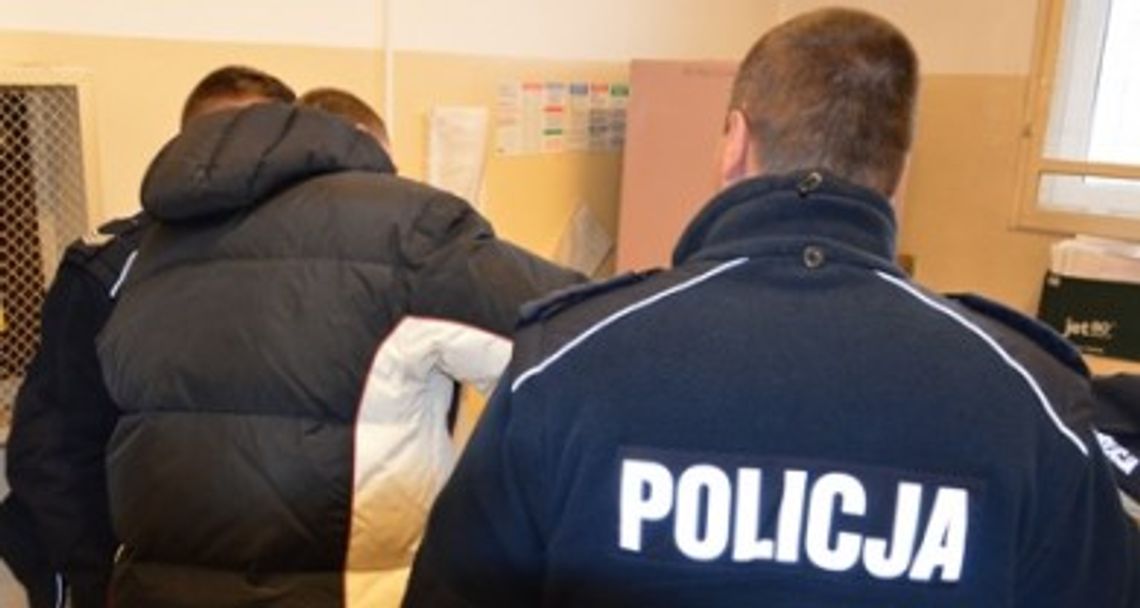 Włamał się do domu w Brzuścach i ukradł książki... z XIX wieku!