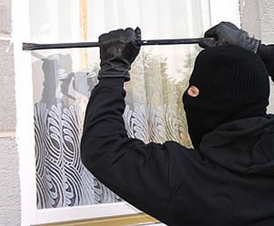 Włamał się po... dezodorant, zapalniczkę i bombonierki...