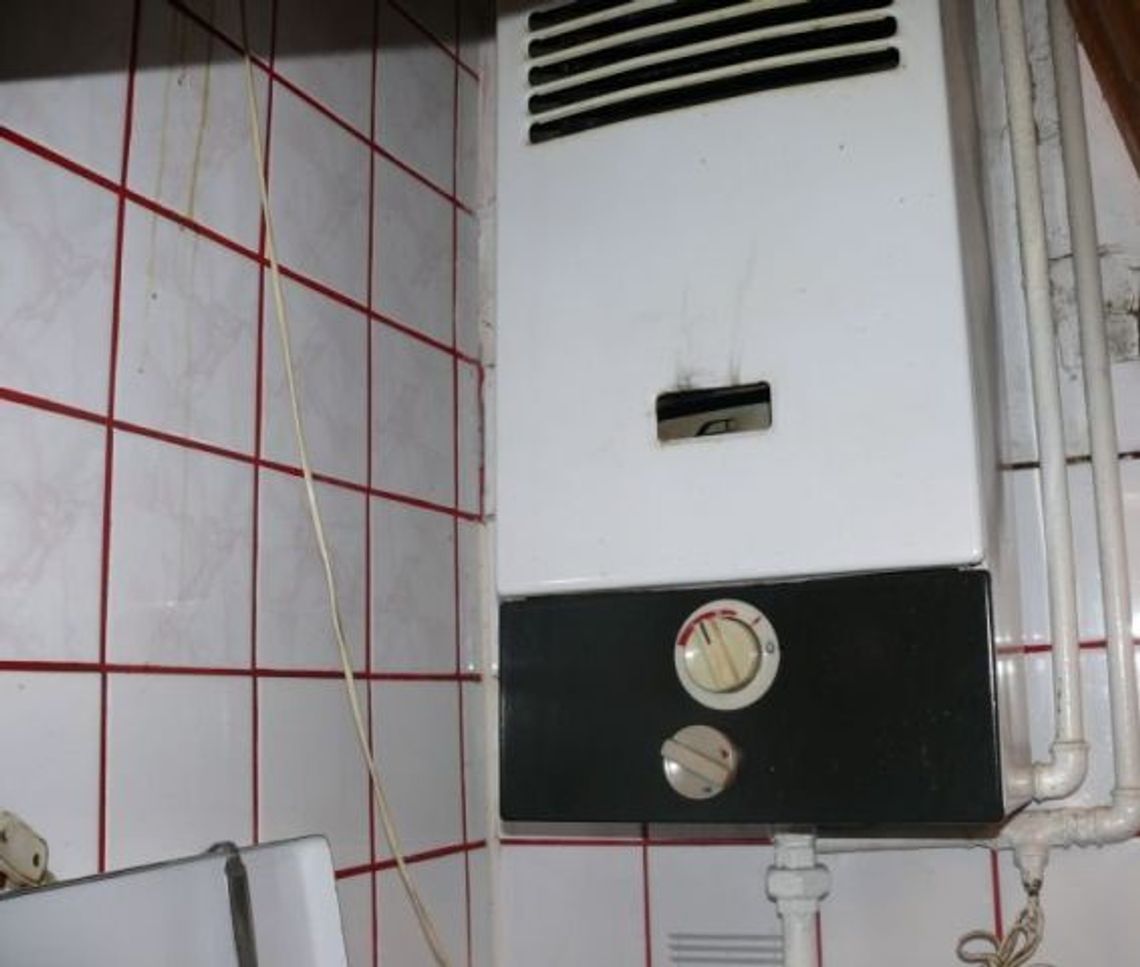 WŁAMALI SIĘ DO MIESZKANIA I UKRADLI PIECYK GAZOWY WŁAMALI SIĘ DO MIESZKANIA I UKRADLI PIECYK GAZOWY