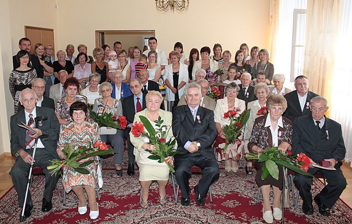 Wspomnienia i… lampka szampana. Weselni jubilaci w USC Wspomnienia i… lampka szampana. Weselni jubilaci w USC