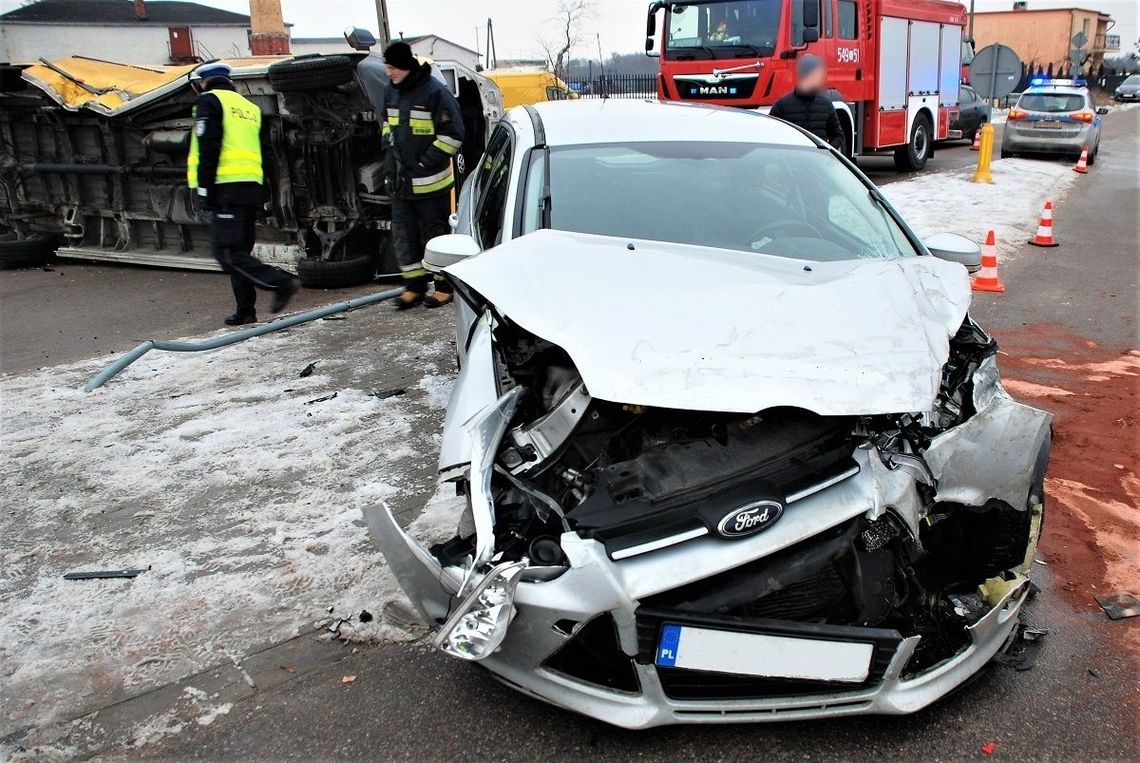 Wstępnie: dostawczy volkswagen nie ustąpił pierwszeństwa. Policja wyjaśnia przyczyny wypadku