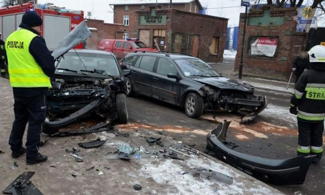 Wstępnie o niedzielnym wypadku: "19-latek stracił panowanie nad autem podczas wyprzedzania" Wstępnie o niedzielnym wypadku: "19-latek stracił panowanie nad autem podczas wyprzedzania"