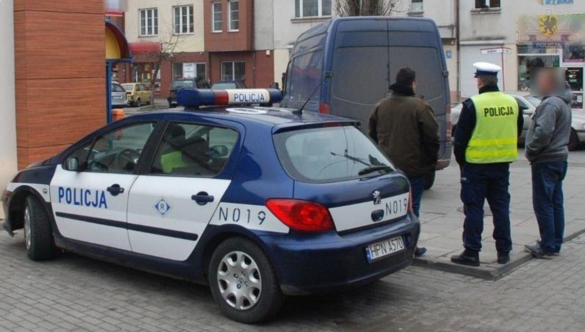 Wycofywał na ul. Gdańskiej i potrącił 87-latka! Mężczyzna trafił do szpitala Wycofywał na ul. Gdańskiej i potrącił 87-latka! Mężczyzna trafił do szpitala