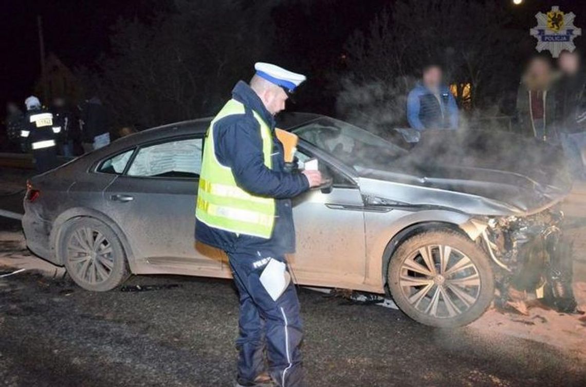 Wyjaśniają okoliczności środowego wypadku. Wstępnie: audi zjechało na przeciwległy pas ruchu