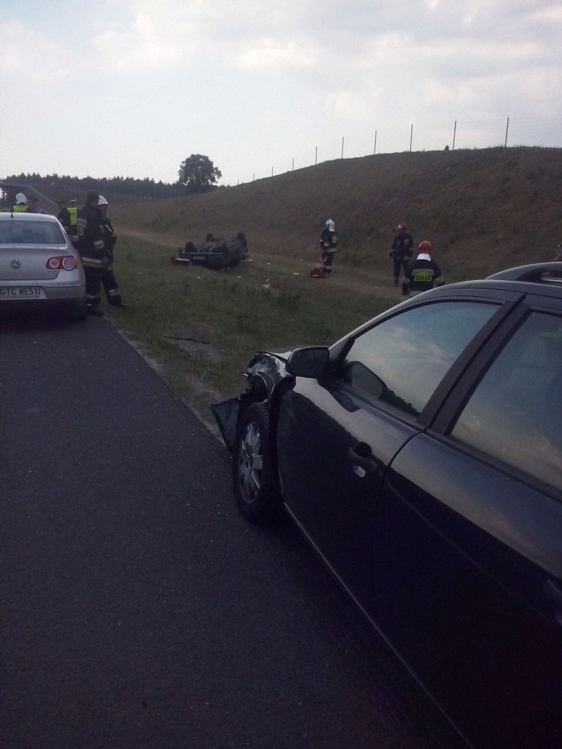 Wypadek na A1! Samochód na dachu, ale bez utrudnień Wypadek na A1! Samochód na dachu, ale bez utrudnień