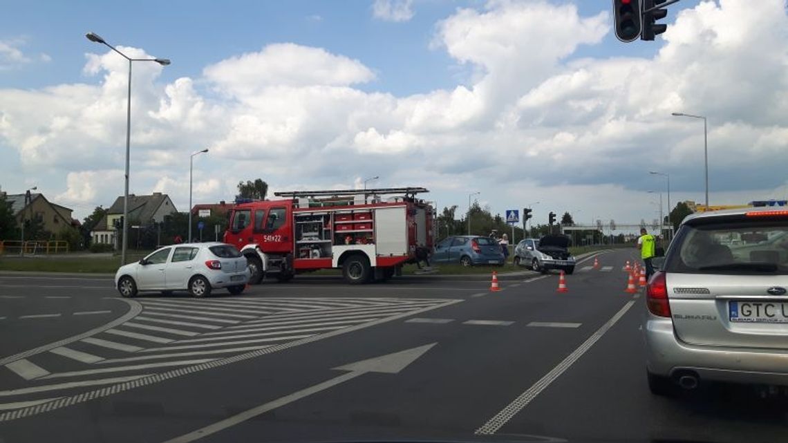 Wypadek na skrzyżowaniu Al. Solidarności i ul. Wojska Polskiego