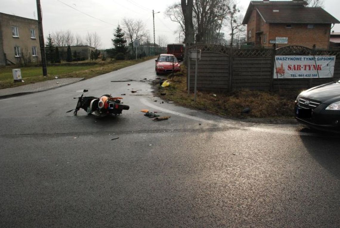 Wypadek na skrzyżowaniu w Narkowach - zginął kierowca motoroweru Wypadek na skrzyżowaniu w Narkowach - zginął kierowca motoroweru
