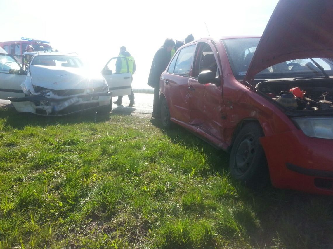 Wypadek w Czarlinie. Jedna osoba ranna Wypadek w Czarlinie. Jedna osoba ranna