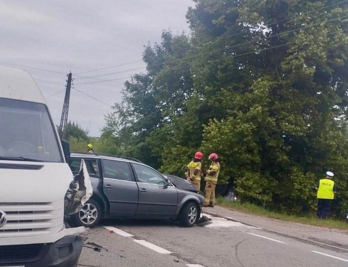 [ZDJECIA] Wypadek z udziałem trzech aut osobowych na DK nr 22