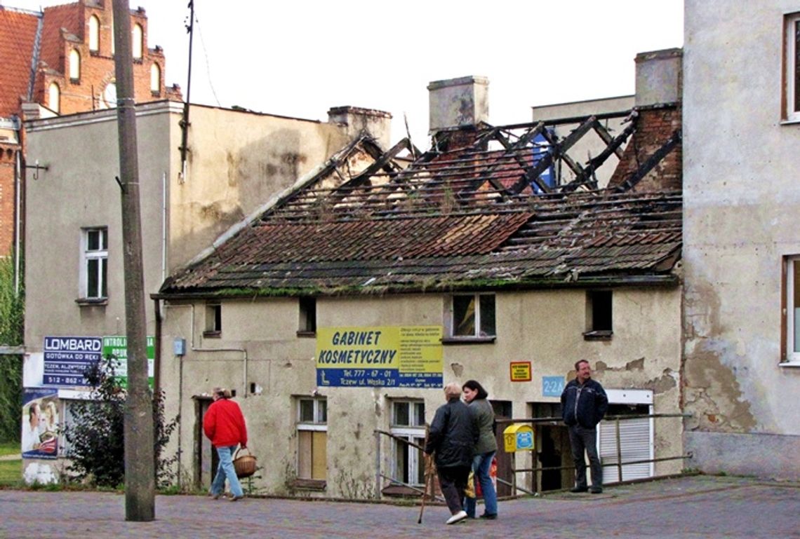 Wypalona ruina straszy w centrum miasta Wypalona ruina straszy w centrum miasta