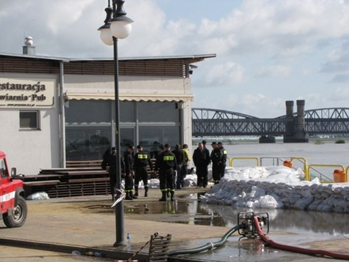 Wysoka fala minęła Tczew – niebezpieczna woda powoli opada Wysoka fala minęła Tczew – niebezpieczna woda powoli opada