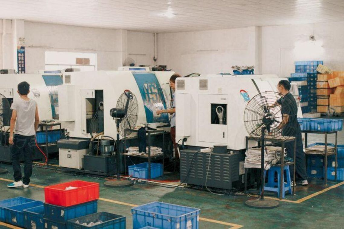 Wysoka temperatura w miejscu pracy – jakie rozwiązania mogą poprawić komfort pracowników?
