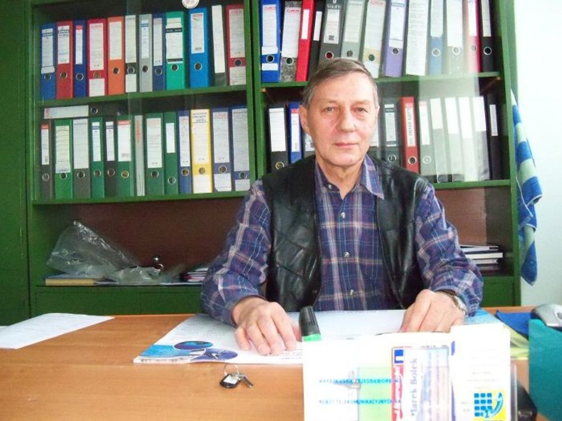 Wysoka woda na Wiśle, czyli... holowanie betonowego pomostu Wysoka woda na Wiśle, czyli... holowanie betonowego pomostu