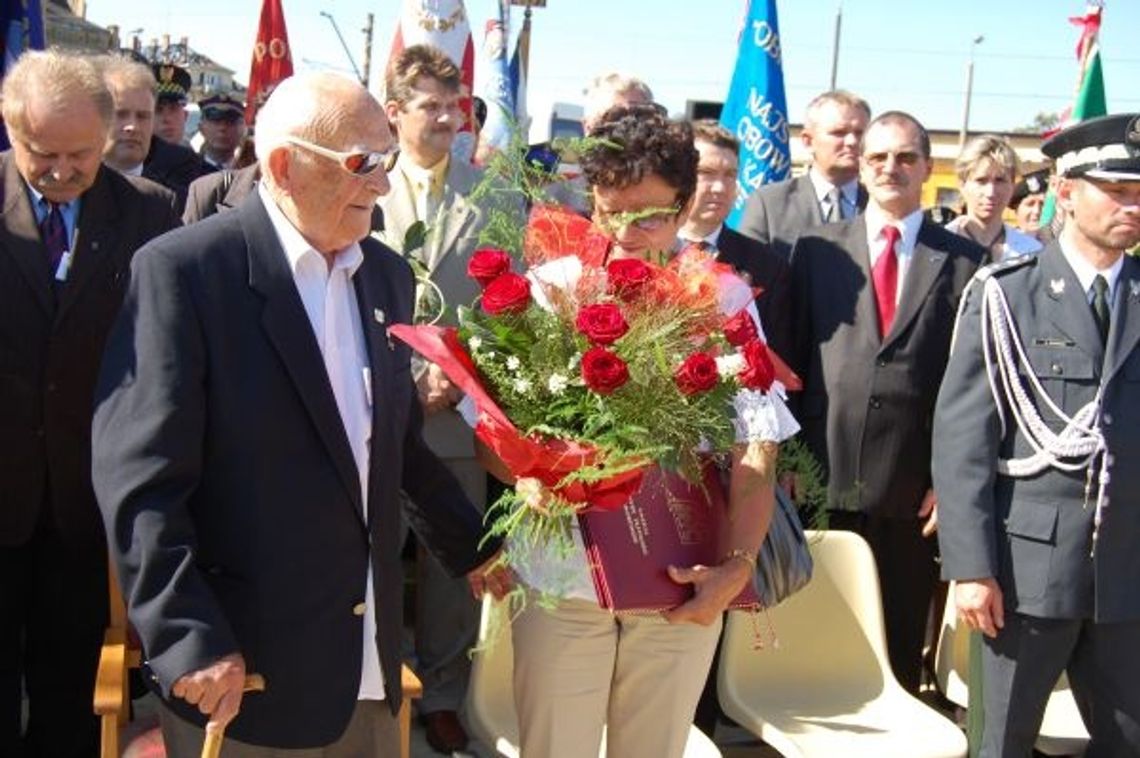 Wzruszony obrońca mostu w 1939 r. Wzruszony obrońca mostu w 1939 r.