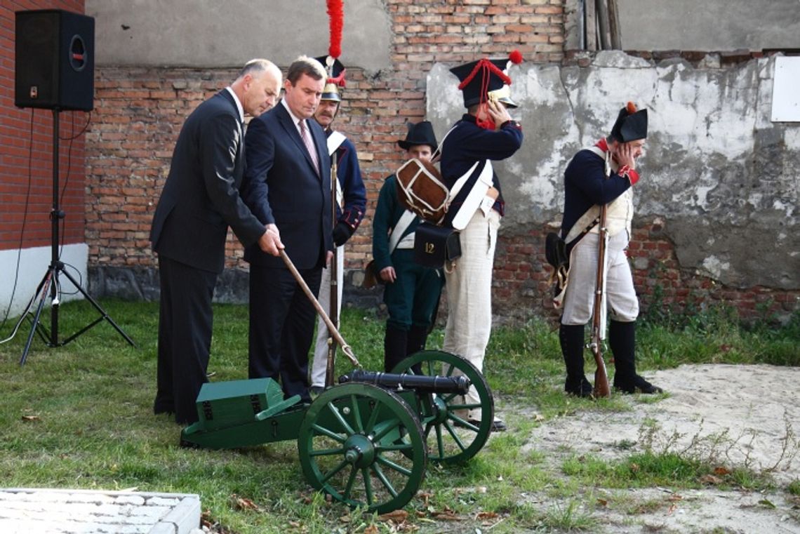 Z wielkim hukiem. Przebudowa kamienicy za milion złotych - &amp;quot;rzecz dla mieszkańców&amp;quot;