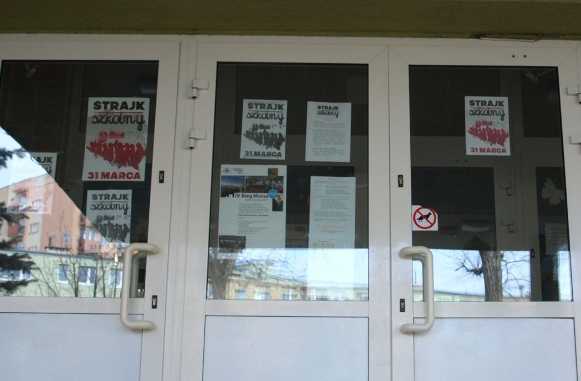 Za nami strajk. W niektórych szkołach więcej nauczycieli niż… uczniów