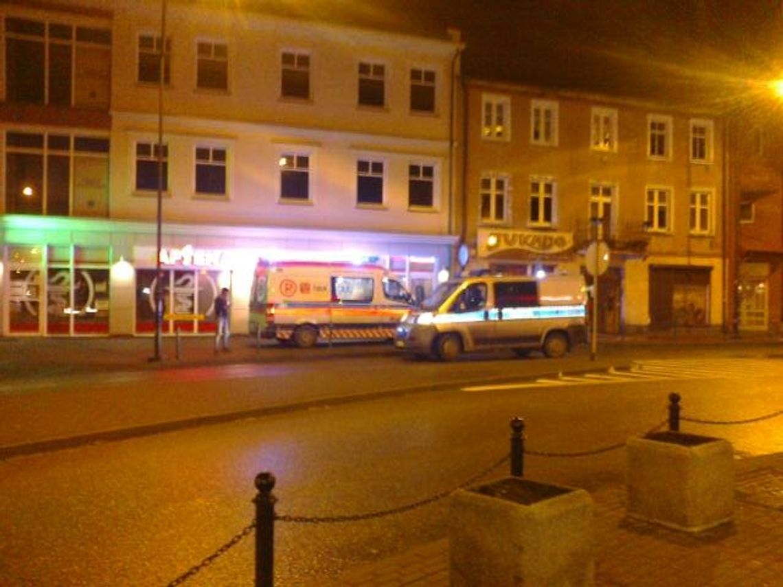 Zaatakował nożem pod Urzędem Miasta! Sprawca na wolności! Zaatakował nożem pod Urzędem Miasta! Sprawca na wolności!