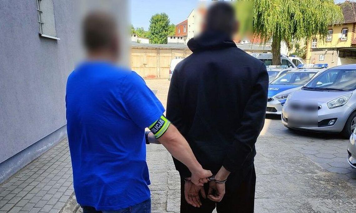 Zaatakował ochroniarza i uciekł ze sklepu, a ukrył się u kolegi