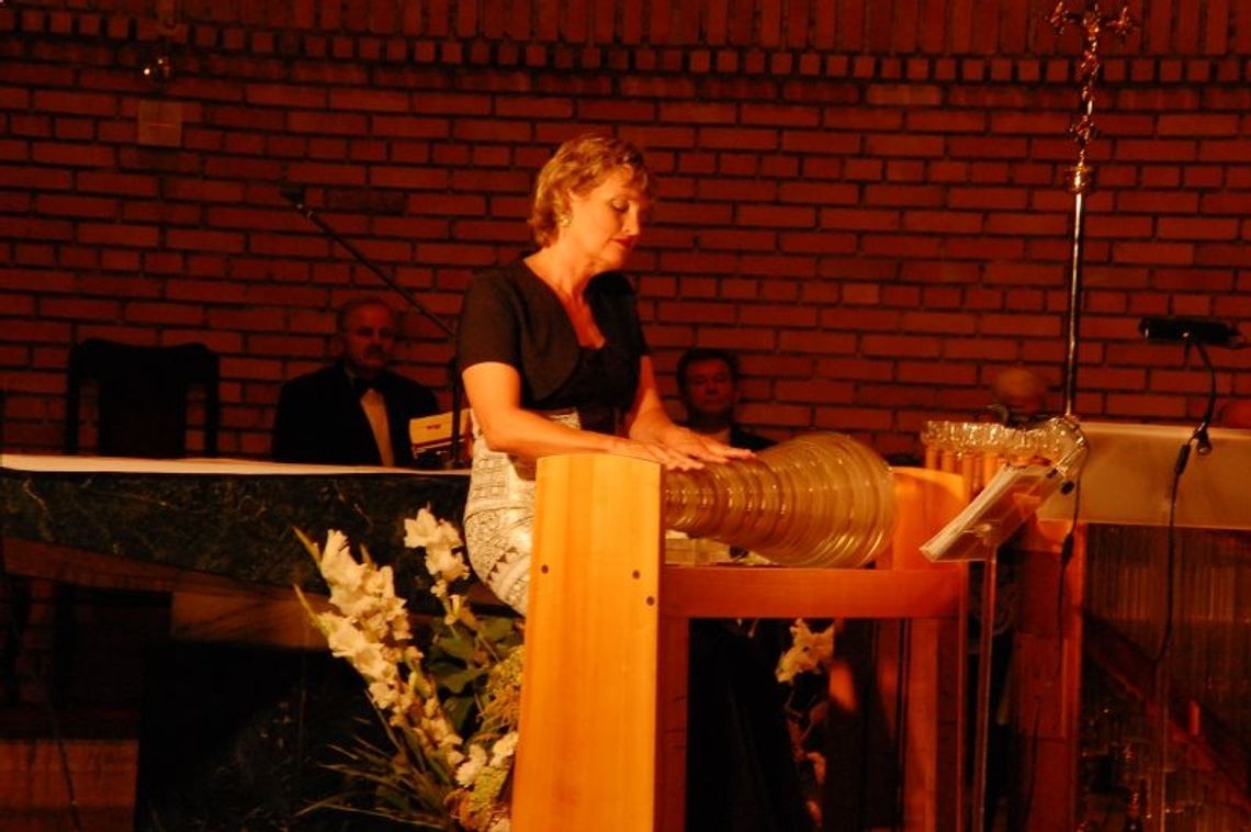 Zachwycili spokojnymi dźwiękami i poezją ks. Pasierba Zachwycili spokojnymi dźwiękami i poezją ks. Pasierba