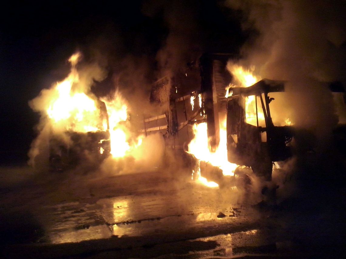 Zajączkowo: w nocy spłonęły dwa TIR-y. Podpalenie? Zajączkowo: w nocy spłonęły dwa TIR-y. Podpalenie?