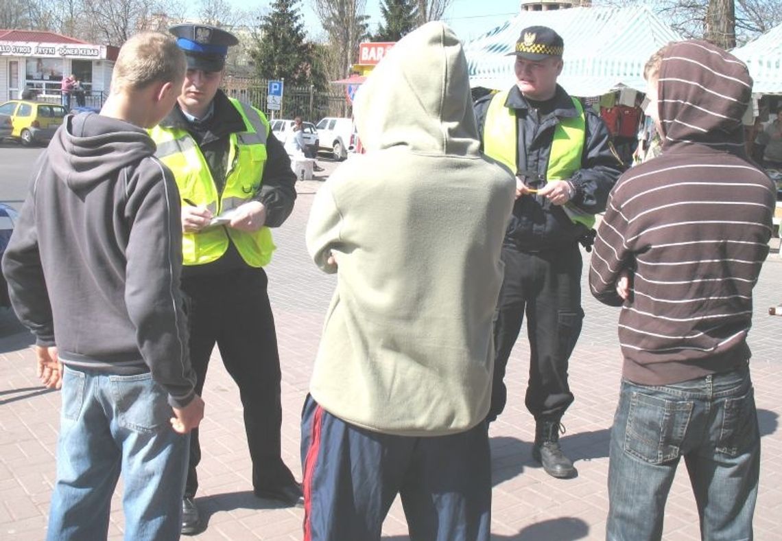 Zakapturzeni młodzieńcy Zakapturzeni młodzieńcy