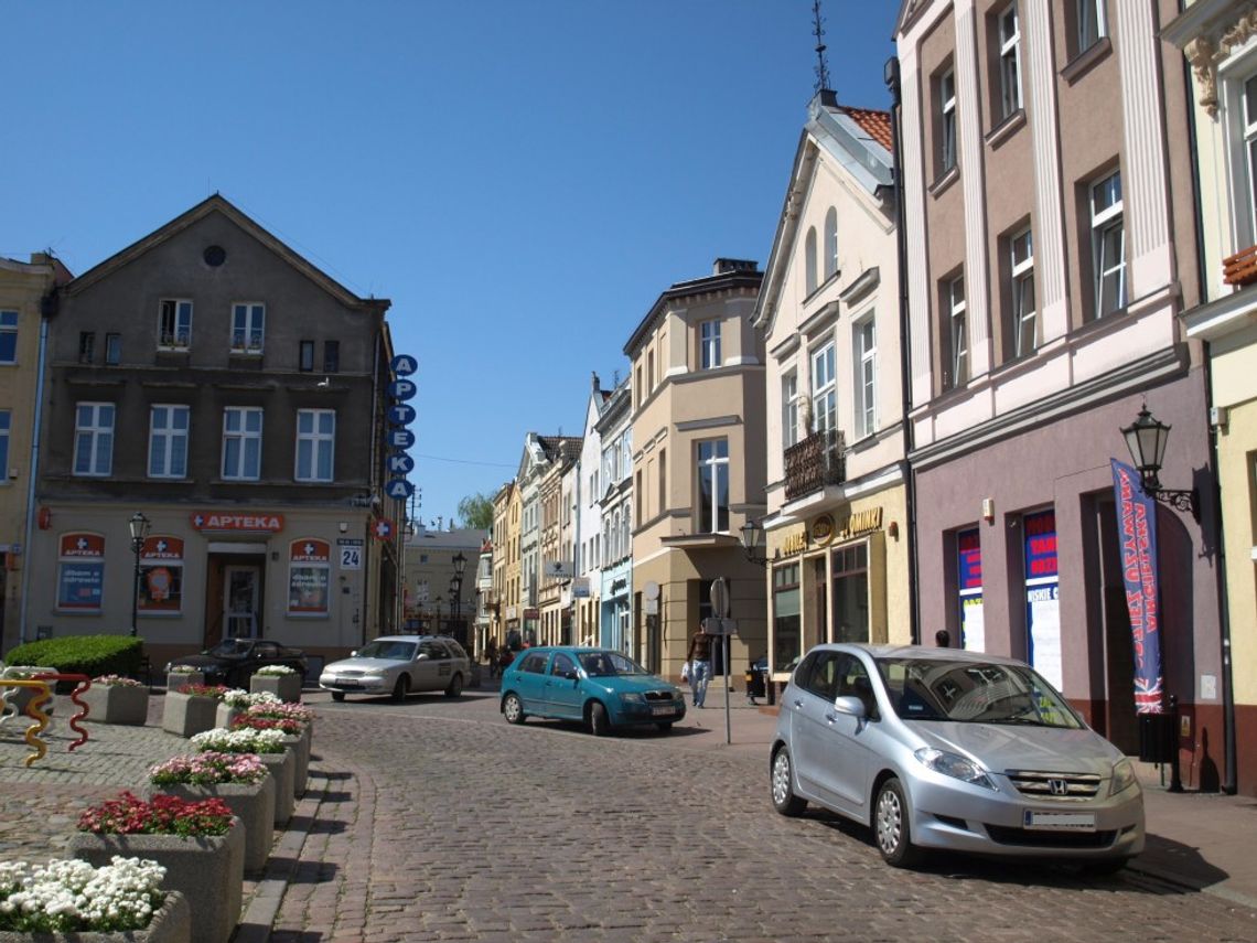 Zapadnięte kocie łby na pl. Hallera do poprawy? Tczewska radna interweniuje 