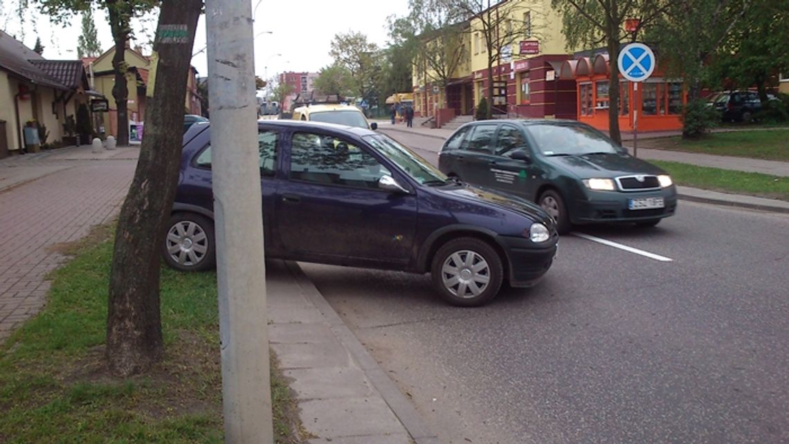 Zaparkował wprost... na ulicy Zaparkował wprost... na ulicy