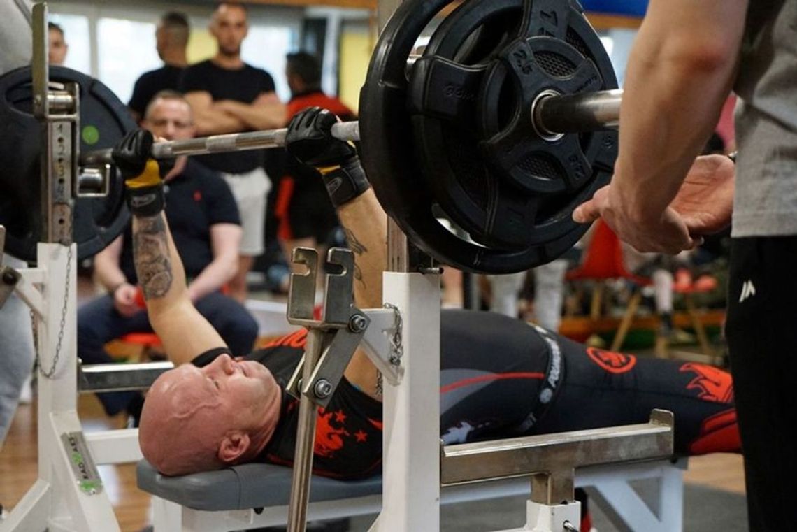 Zapraszamy na kolejną edycję Mistrzostw Tczewa w Wyciskaniu Sztangi Leżąc Zapraszamy na kolejną edycję Mistrzostw Tczewa w Wyciskaniu Sztangi Leżąc