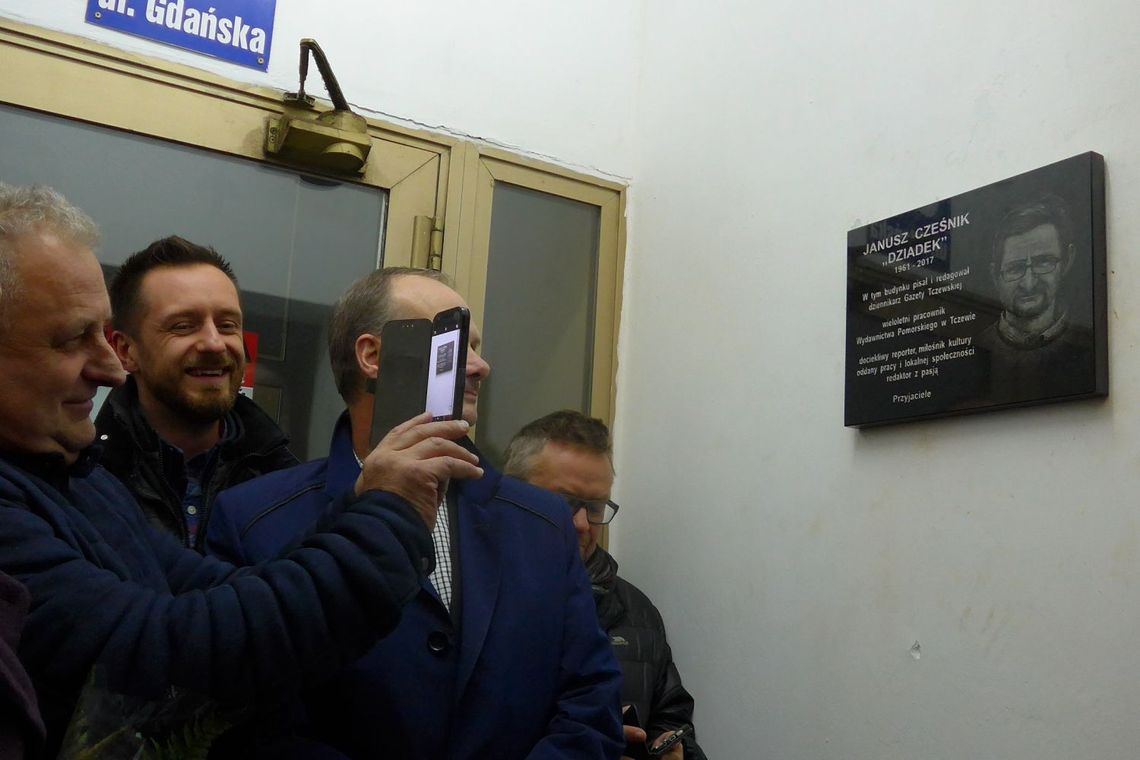Zasłużony, tczewski dziennikarz uhonorowany pamiątkową tablicą Zasłużony, tczewski dziennikarz uhonorowany pamiątkową tablicą
