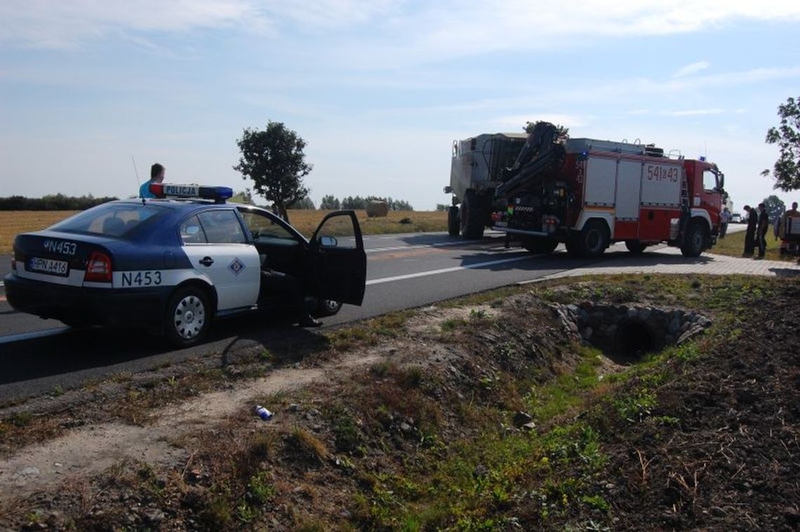 Zderzenie kombajnu i osobówki na "jedynce" Zderzenie kombajnu i osobówki na "jedynce"