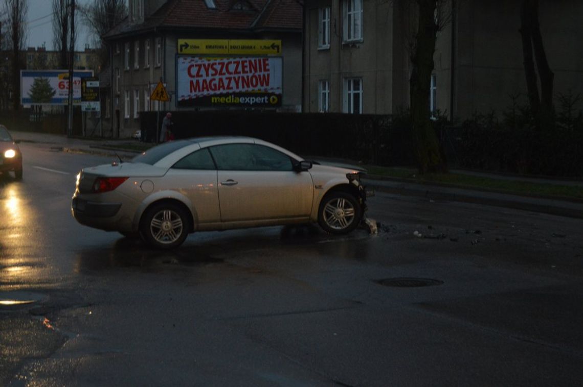 Zderzenie samochodów na ulicy Gdańskiej Zderzenie samochodów na ulicy Gdańskiej