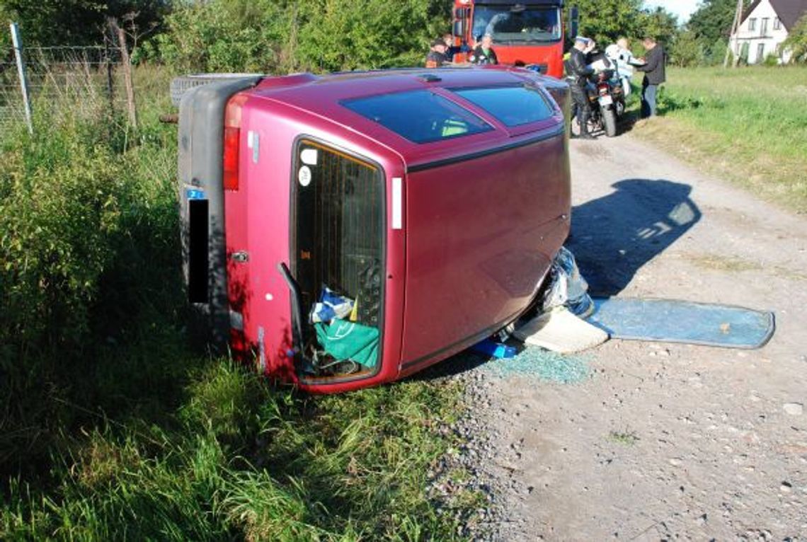 Zderzenie z drzewem. Śmierć 85-letniego kierowcy Zderzenie z drzewem. Śmierć 85-letniego kierowcy
