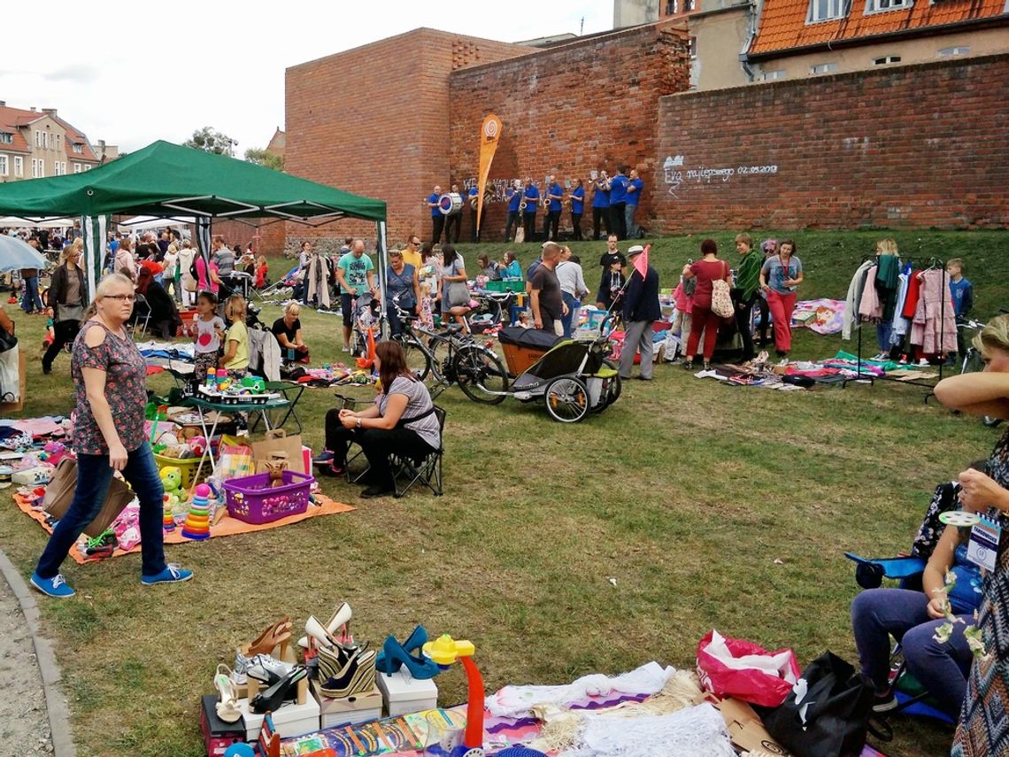 (ZDJĘCIA) 110 wystawców na Wrześniowym Targowisku! Kupić można było nawet… kule armatnie