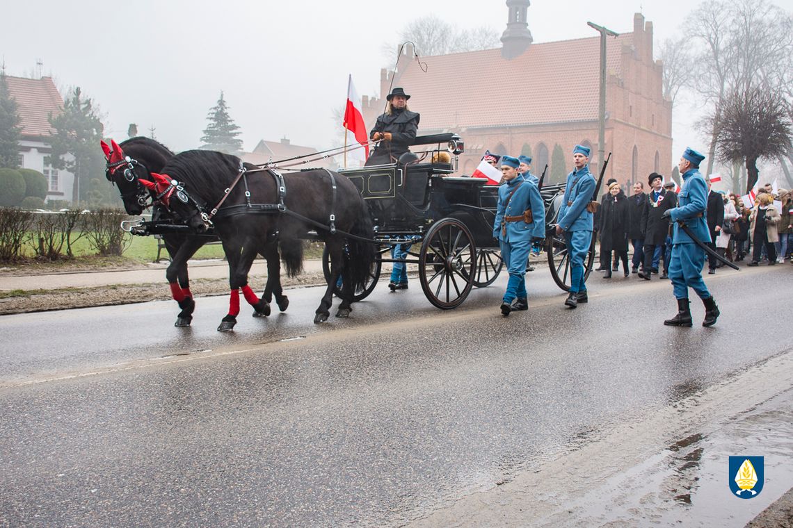 (ZDJĘCIA) Błękitna Armia wjechała do Pelplina - tak wczoraj świętowano rocznicę powrotu do Macierzy