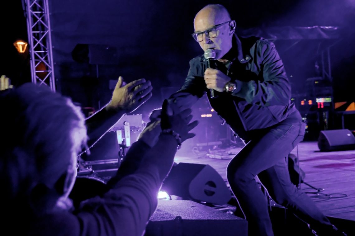 (ZDJĘCIA) De Mono "kupiło" publiczność od pierwszego akordu. Tak świętowano dożynki w Turzu!