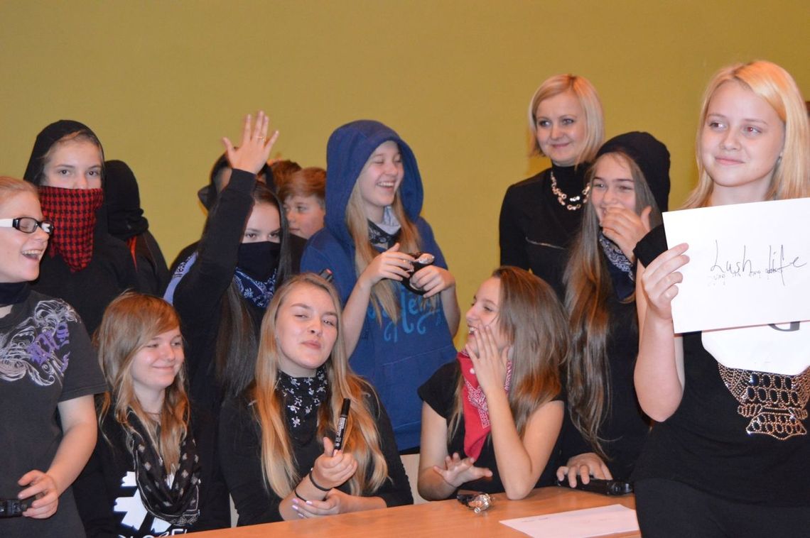 (ZDJĘCIA) Działo się! Zabawa integracyjna w Gimnazjum 3 