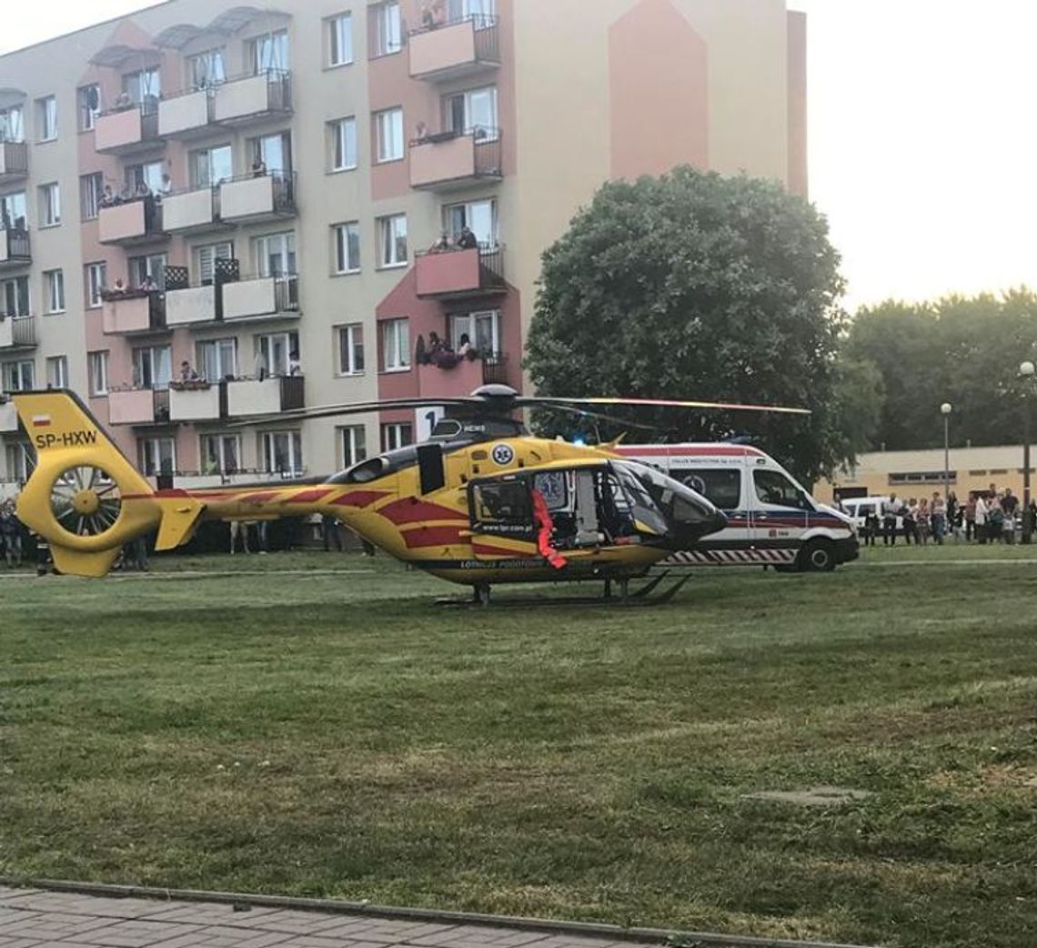 (ZDJĘCIA) Interwencja śmigłowca przy ul. Akacjowej w Tczewie. Lądował pomiędzy blokami (ZDJĘCIA) Interwencja śmigłowca przy ul. Akacjowej w Tczewie. Lądował pomiędzy blokami